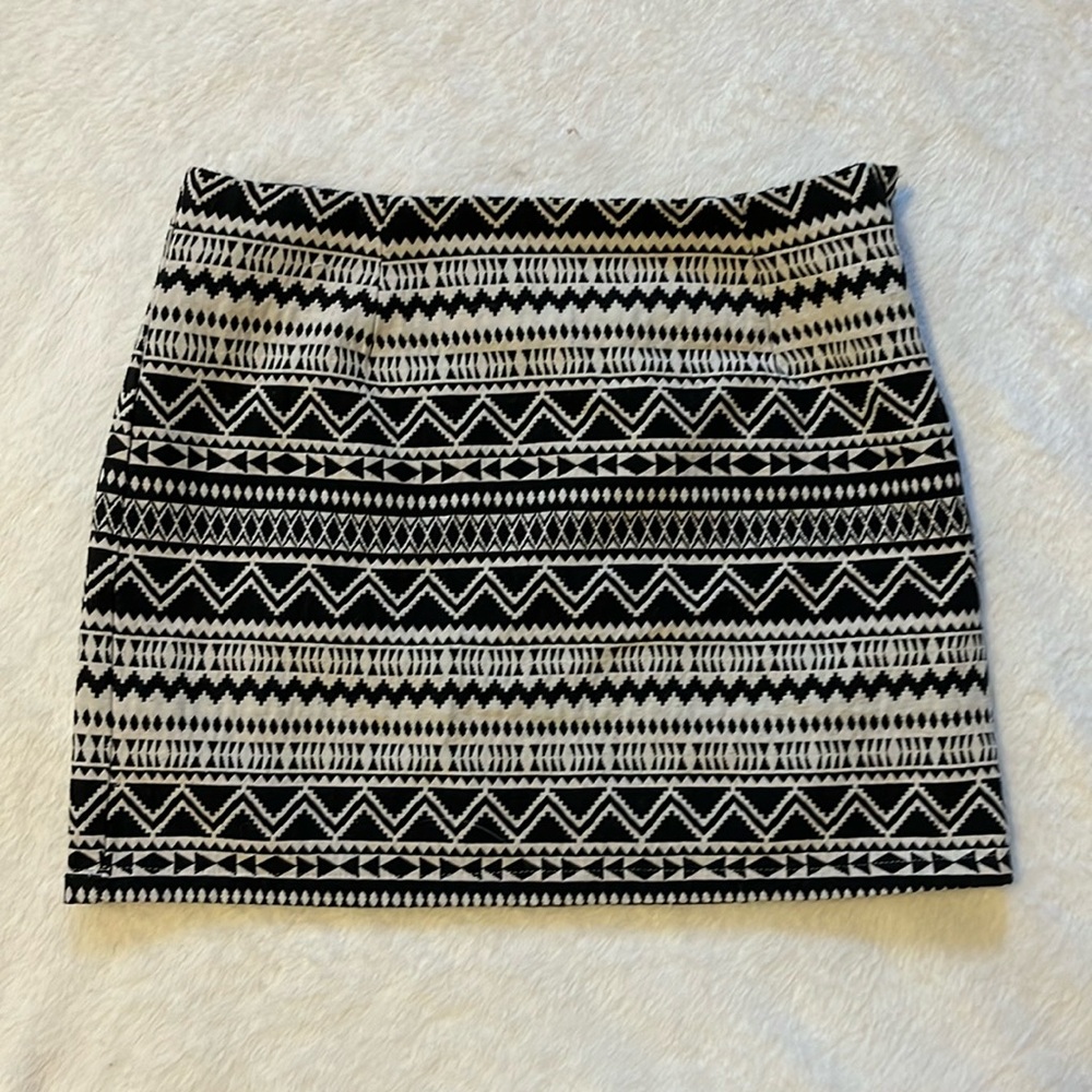 Forever 21 Black and White Small Skirt